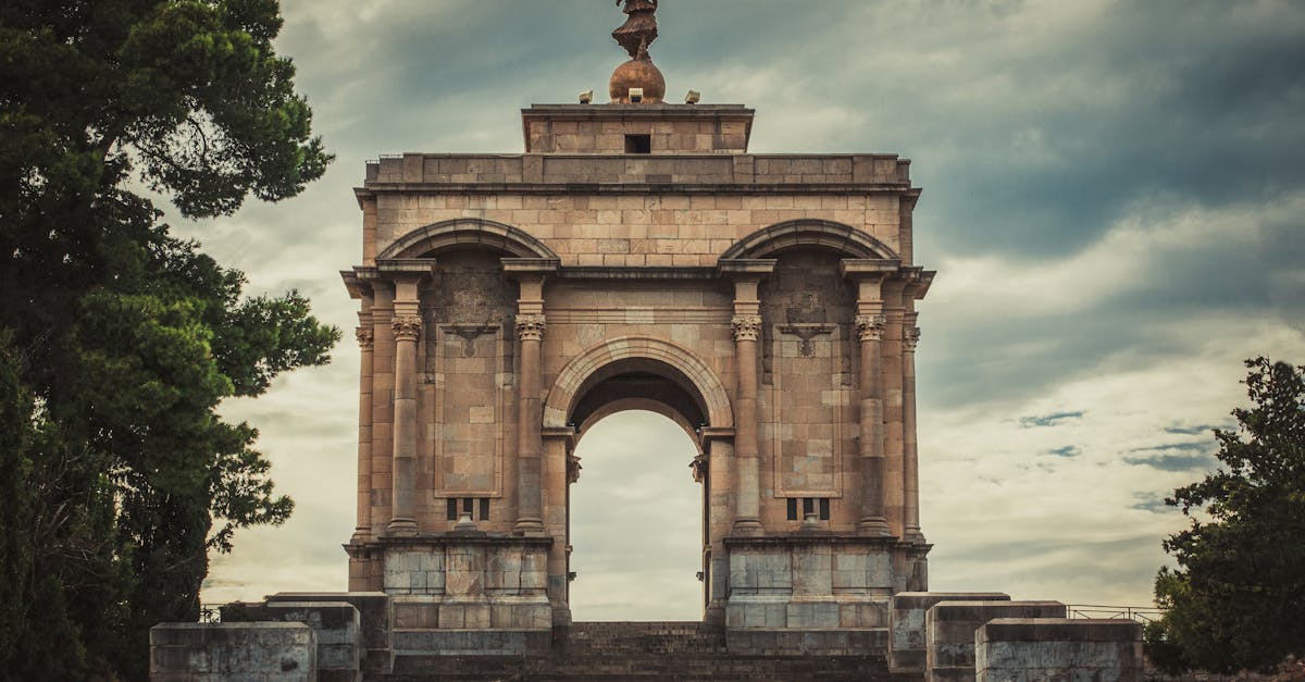 découvrez aigues-mortes, la cité médiévale du sud de la france, célèbre pour ses remparts impressionnants et son patrimoine historique. flânez dans ses ruelles pittoresques, visitez la tour de constance et profitez de la beauté des paysages environnants. une escapade inoubliable au cœur de la camargue.