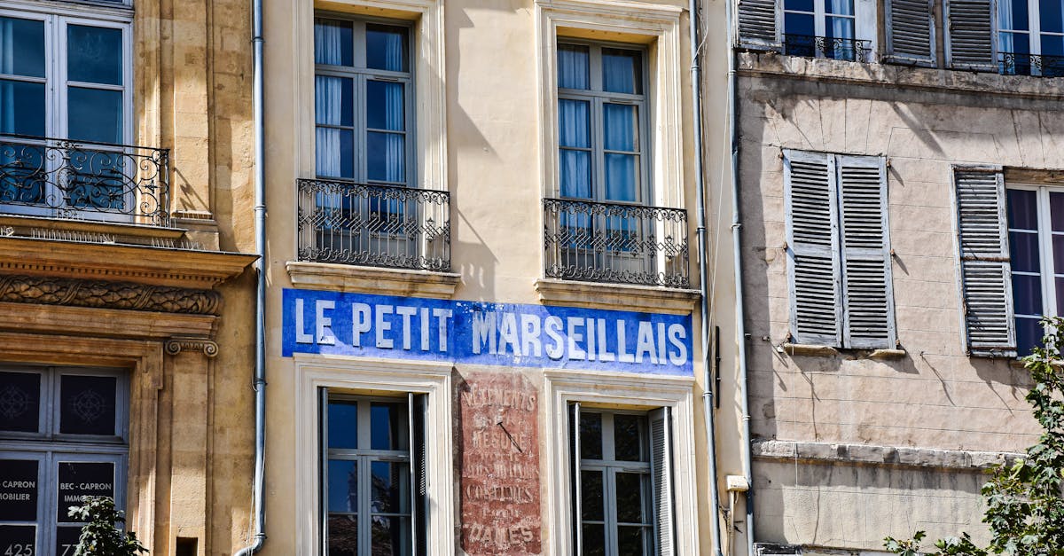 découvrez aix-en-provence, ville d'art et de culture du sud de la france. explorez ses ruelles pittoresques, ses marchés animés, et son riche patrimoine historique. plongez dans l'atmosphère provençale et laissez-vous séduire par la beauté de ses paysages et la douceur de vivre.