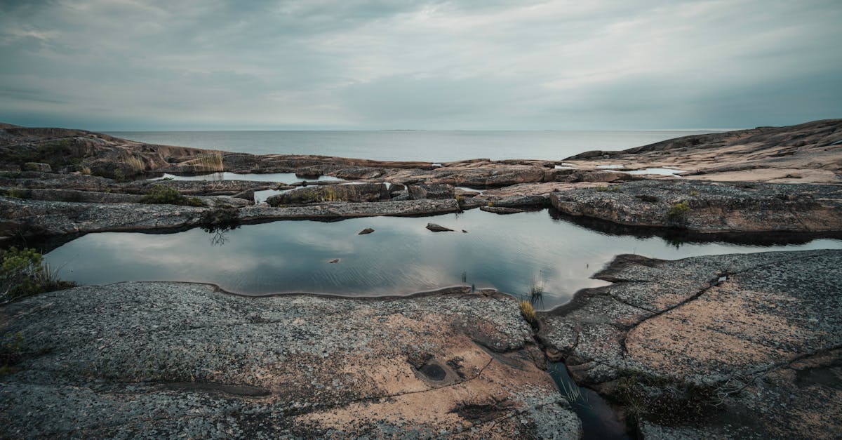 découvrez åland, un archipel envoûtant de la mer baltique, connu pour ses paysages sauvages, sa riche culture maritime et son atmosphère paisible. parfait pour les amoureux de la nature et les explorateurs, åland offre des activités variées allant de la randonnée à la navigation, tout en préservant son patrimoine unique.