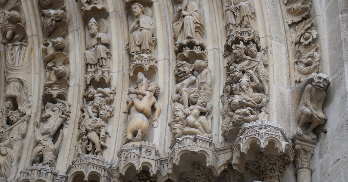 découvrez amiens, une ville riche en histoire et en culture, célèbre pour sa majestueuse cathédrale gothique, ses canaux pittoresques et son ambiance conviviale. explorez ses musées, ses parcs verdoyants et savourez la gastronomie locale pour une expérience inoubliable.