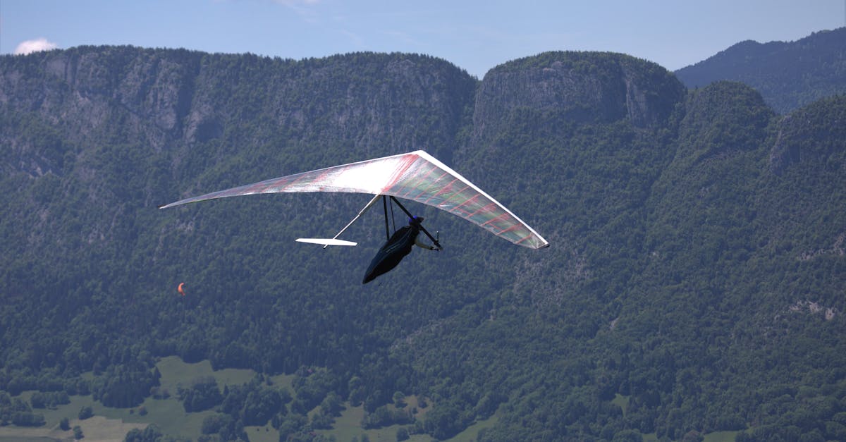 découvrez la beauté d'annecy, la venise des alpes, avec ses canaux pittoresques, son lac cristallin et ses montagnes environnantes. explorez les charmantes ruelles, savourez la cuisine locale et profitez d'une ambiance unique dans cette destination incontournable de france.