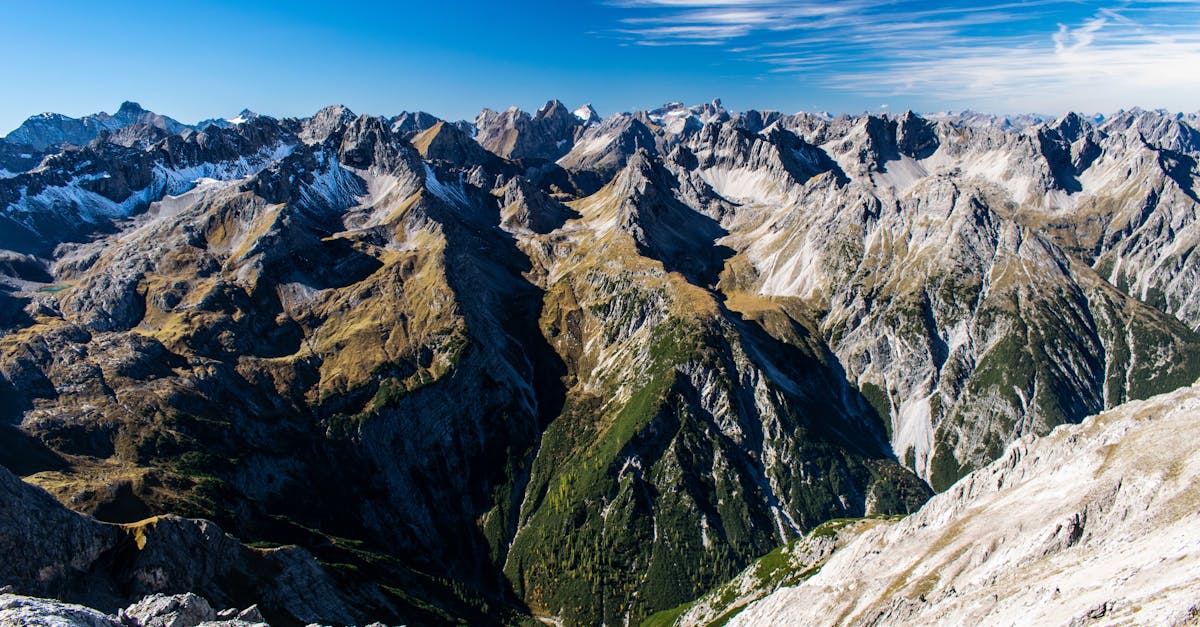 découvrez l'autriche, un pays riche en culture, paysages époustouflants et histoire fascinante. explorez vienne, le majestueux château de schönbrunn, les alpes autrichiennes et la délicieuse cuisine locale. plongez dans l'élégance européenne au cœur des traditions alpines.