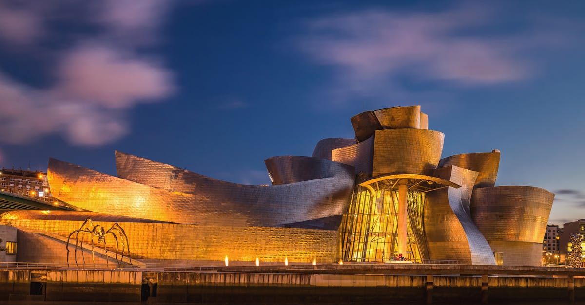 découvrez l'univers fascinant du pays basque, ses traditions riches, sa gastronomie savoureuse, ses paysages à couper le souffle et sa culture unique. explorez les activités et les incontournables de cette région incontournable de france.