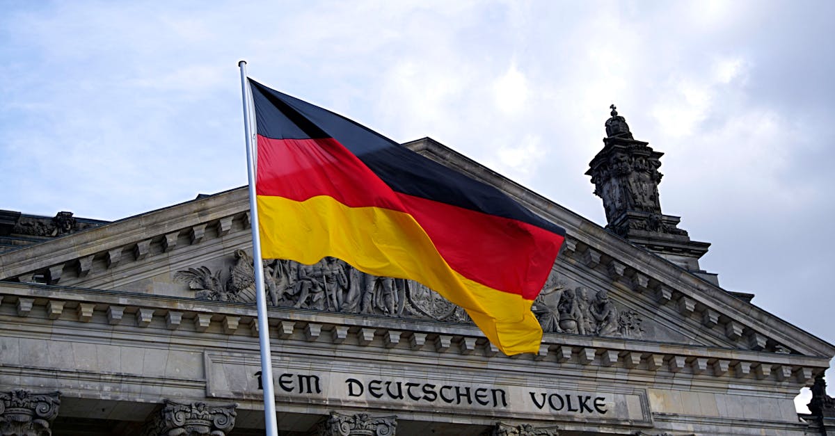 découvrez berlin, une ville dynamique et riche en histoire, mêlant culture, modernité et diversité. explorez ses monuments emblématiques, ses musées fascinants et sa vie nocturne animée.