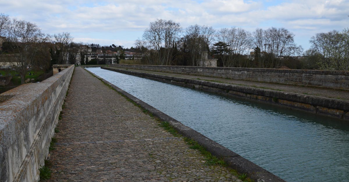 découvrez béziers, une ville historique du sud de la france, célèbre pour ses monuments, son riche patrimoine culturel et ses paysages environnants. explorez ses festivals, sa gastronomie et ses charmantes ruelles pleines de vie.