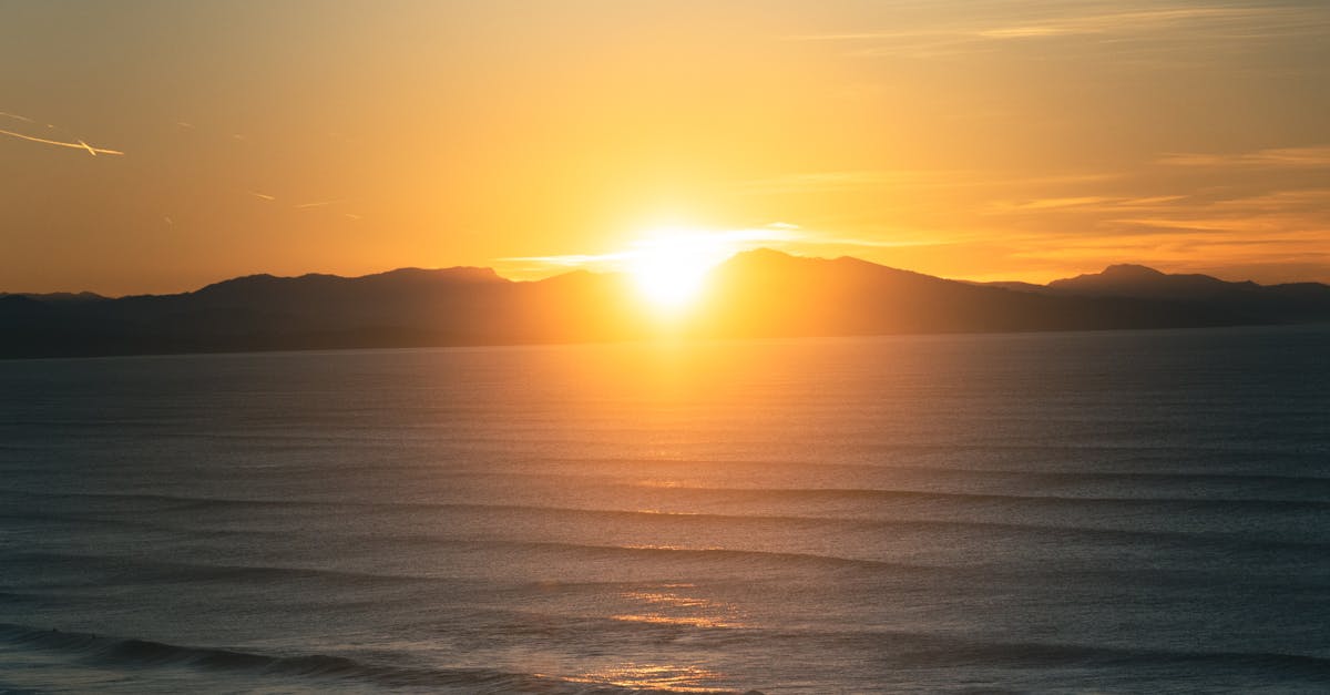 découvrez biarritz, la perle de la côte basque, célèbre pour ses plages de surf, son ambiance estivale animée et sa richesse culturelle. profitez de ses paysages à couper le souffle, de sa gastronomie locale et de ses activités variées pour un séjour inoubliable.