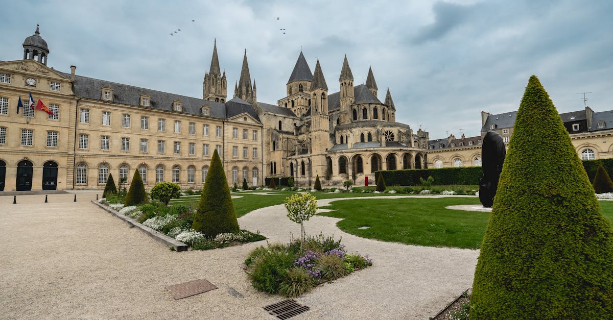 découvrez caen, une ville riche en histoire et en culture, située en normandie. explorez son patrimoine unique, ses musées fascinants, et ses rues animées, tout en savourant la gastronomie locale. caen vous invite à une expérience inoubliable entre mémoire et modernité.