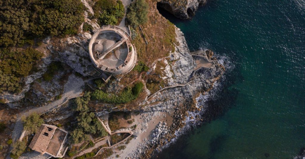 découvrez l'univers fascinant des châteaux : leur histoire, leur architecture majestueuse et les légendes qui les entourent. plongez dans l'univers médiéval et explorez les trésors cachés de ces monuments exceptionnels.