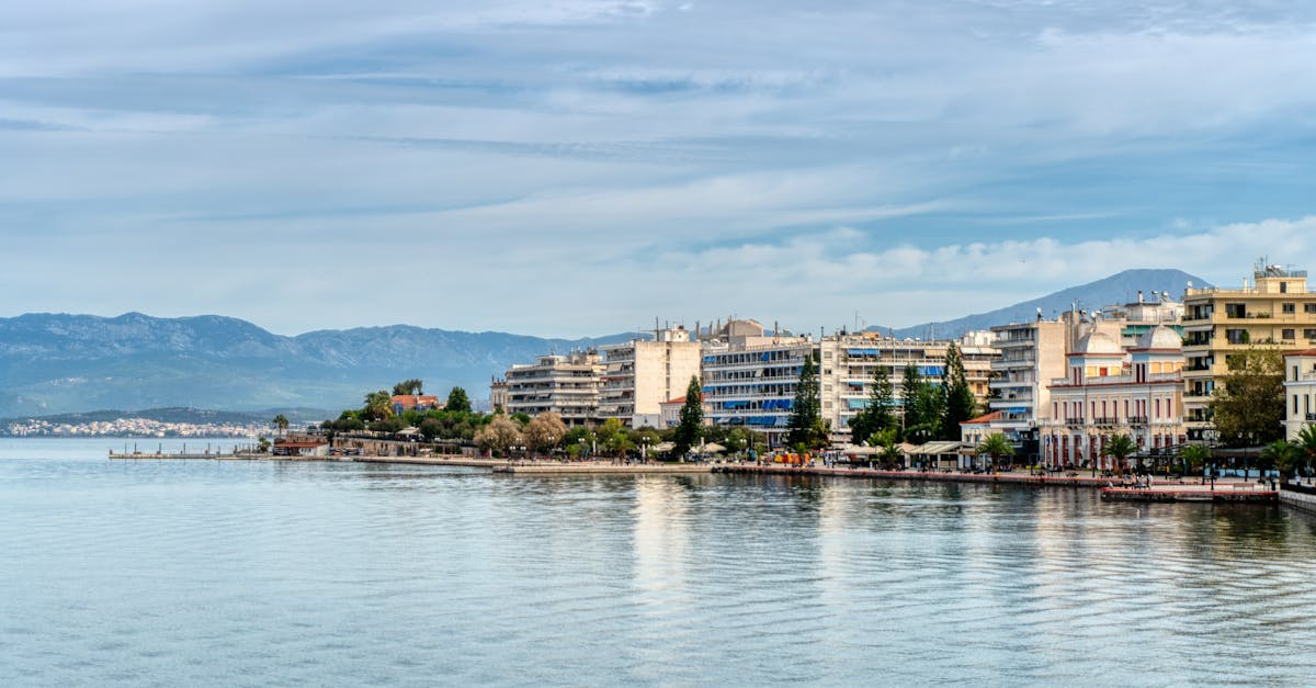 découvrez la grèce centrale, une région riche en histoire et en paysages magnifiques. explorez des sites antiques, des villages pittoresques et profitez d'une cuisine délicieuse au cœur de ce bijou méditerranéen.