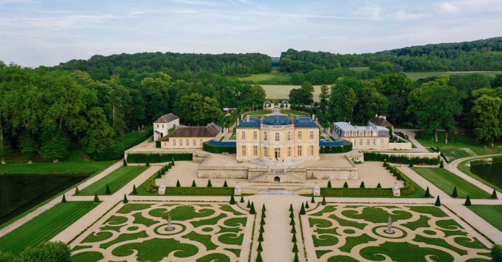 découvrez château-thierry, une charmante ville française riche en histoire et culture, située dans la région de la champagne. explorez ses monuments emblématiques, ses paysages pittoresques et son patrimoine viticole exceptionnel.