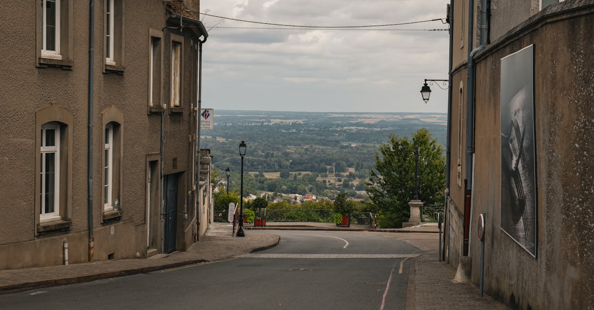 découvrez chaumont-sur-loire, un charmant village français connu pour son festival international des jardins et son château emblématique surplombant la loire. un lieu idéal pour les amoureux de la nature et de l'histoire, alliant paysages enchanteurs et riches patrimoines culturels.