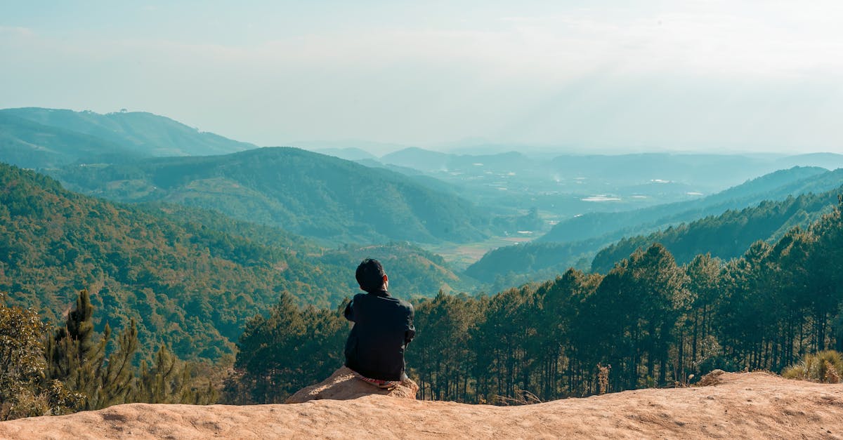 découvrez 'cliff', une aventure palpitante qui vous plonge au cœur des paysages majestueux et des défis vertigineux. suivez des personnages fascinants dans une quête riche en émotions, où chaque décision compte. prêt à affronter vos peurs et à explorer l'inconnu ?