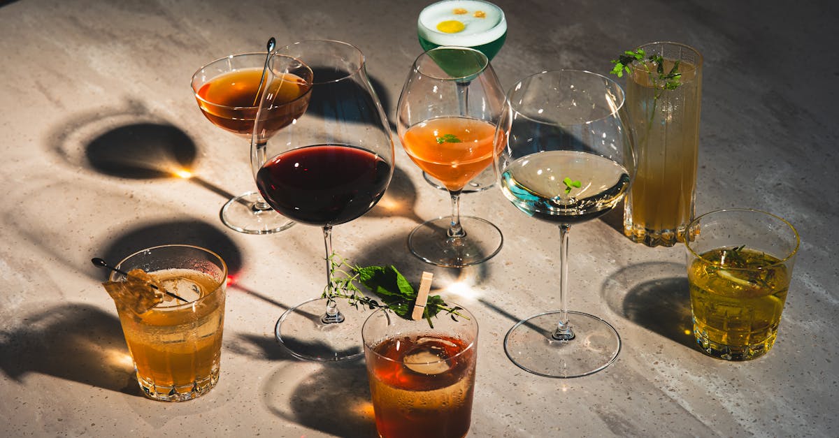 découvrez l'univers raffiné du cognac, un spiritueux prestigieux, élaboré à partir de raisins soigneusement sélectionnés en charente. plongez dans son histoire, ses arômes subtils et les traditions de sa fabrication, pour apprécier pleinement chaque gorgée.