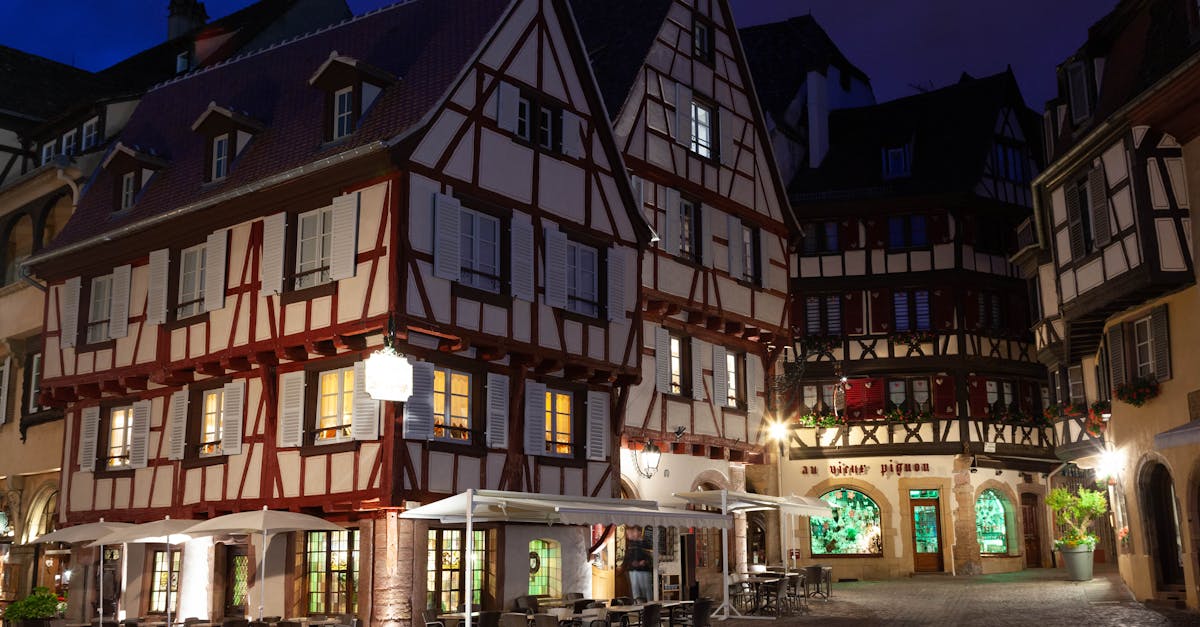 découvrez colmar, la charmante ville alsacienne aux maisons à colombages, ses canaux pittoresques et son ambiance romantique. explorez son riche patrimoine culturel, savourez sa gastronomie locale et laissez-vous séduire par ses marchés de noël enchanteurs.