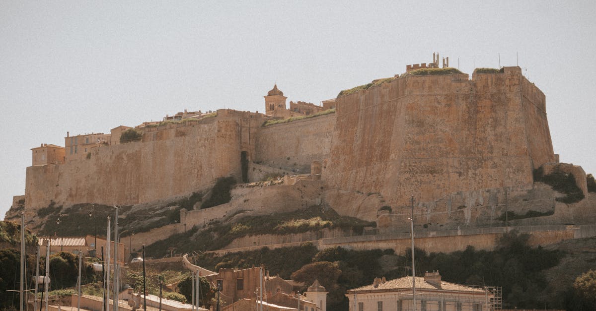découvrez la beauté sauvage de la corse, île méditerranéenne aux paysages époustouflants, plages paradisiaques et montagnes majestueuses. explorez sa culture riche, sa gastronomie savoureuse et ses traditions authentiques. une aventure unique vous attend au cœur de l'île de beauté.