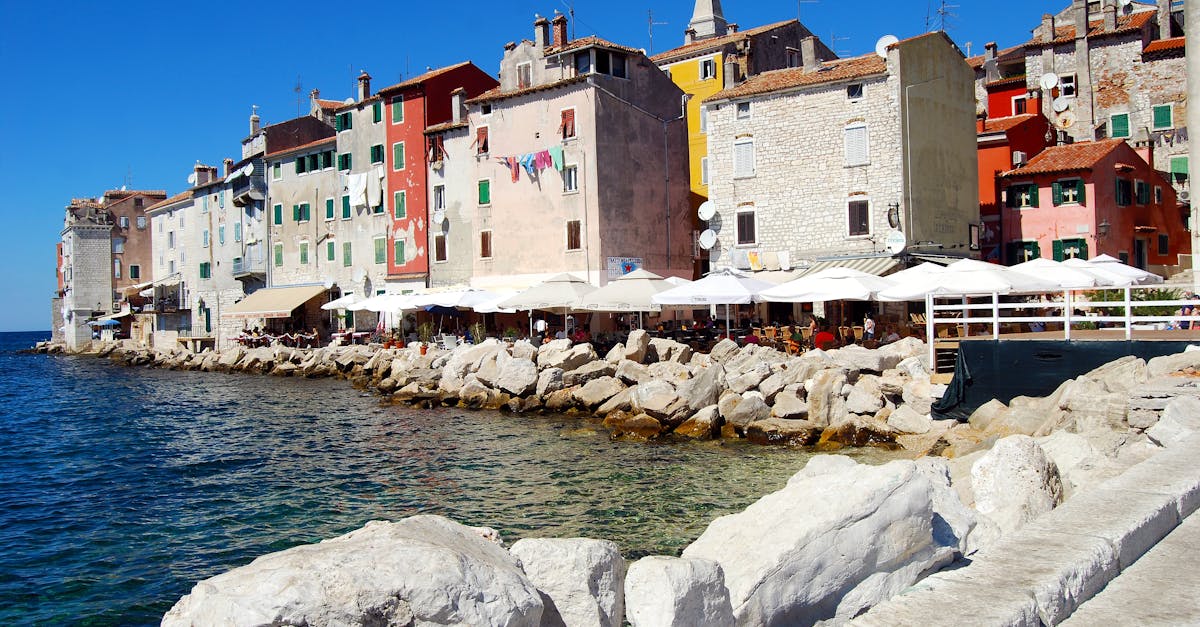 découvrez la croatie, un trésor de la méditerranée, célèbre pour ses paysages à couper le souffle, ses eaux turquoise, et ses villes historiques comme dubrovnik et split. explorez ses parcs nationaux, savourez une cuisine savoureuse et imprégnez-vous de la culture locale. parfait pour des vacances inoubliables.