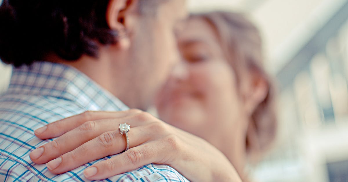 découvrez le monde fascinant des diamants, des gemmes précieuses aux caractéristiques uniques. explorez leur histoire, leur signification symbolique et les conseils pour choisir le diamant parfait, que ce soit pour une bague de fiançailles ou un bijou d'exception.