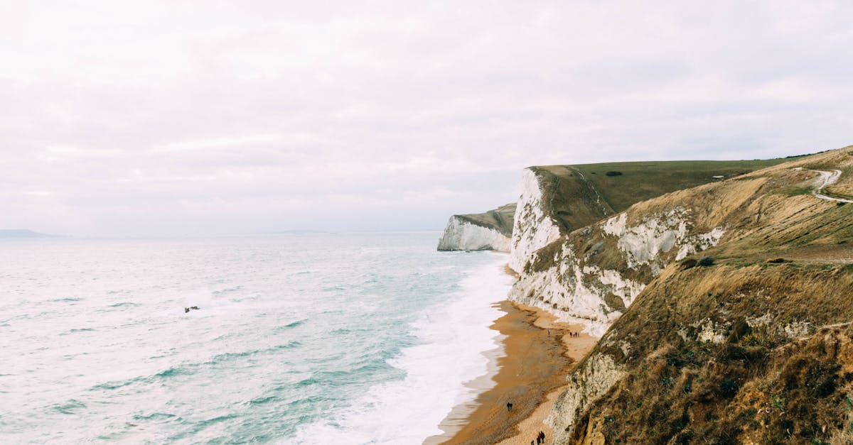 découvrez l'angleterre, un pays riche en histoire, culture et paysages pittoresques. explorez ses célèbres monuments, ses charmantes villes et sa diversité, tout en savourant l'authenticité de la cuisine anglaise. laissez-vous séduire par les traditions et le patrimoine exceptionnel de cette destination emblématique.