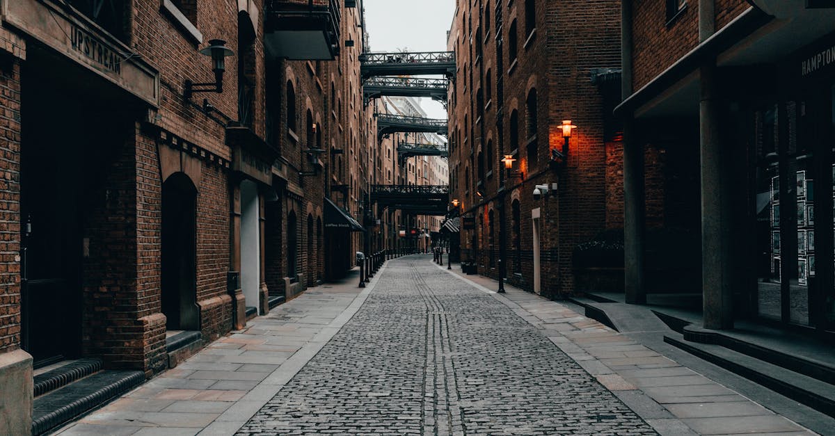 découvrez l'angleterre, un pays riche en histoire, culture et paysages variés. explorez des villes emblématiques comme londres, bath et oxford, et plongez dans la tradition britannique à travers ses monuments, musées et parcs.