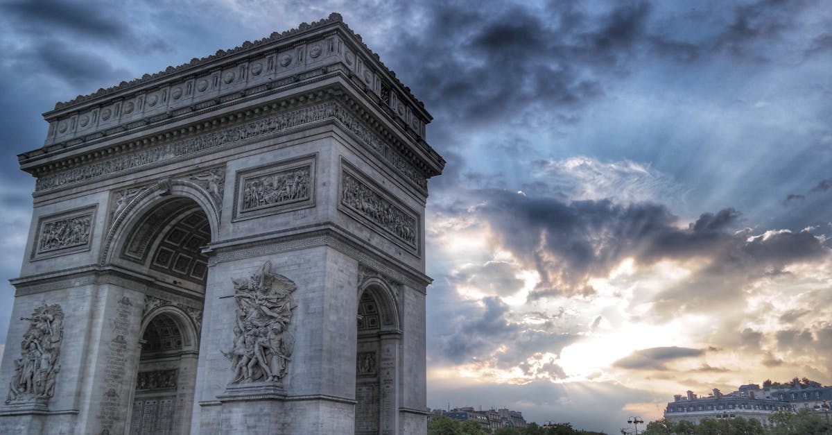 découvrez la richesse culturelle, historique et naturelle de la france, de ses monuments emblématiques à ses paysages pittoresques. explorez les attractions incontournables, la gastronomie raffinée et l'art de vivre à la française.