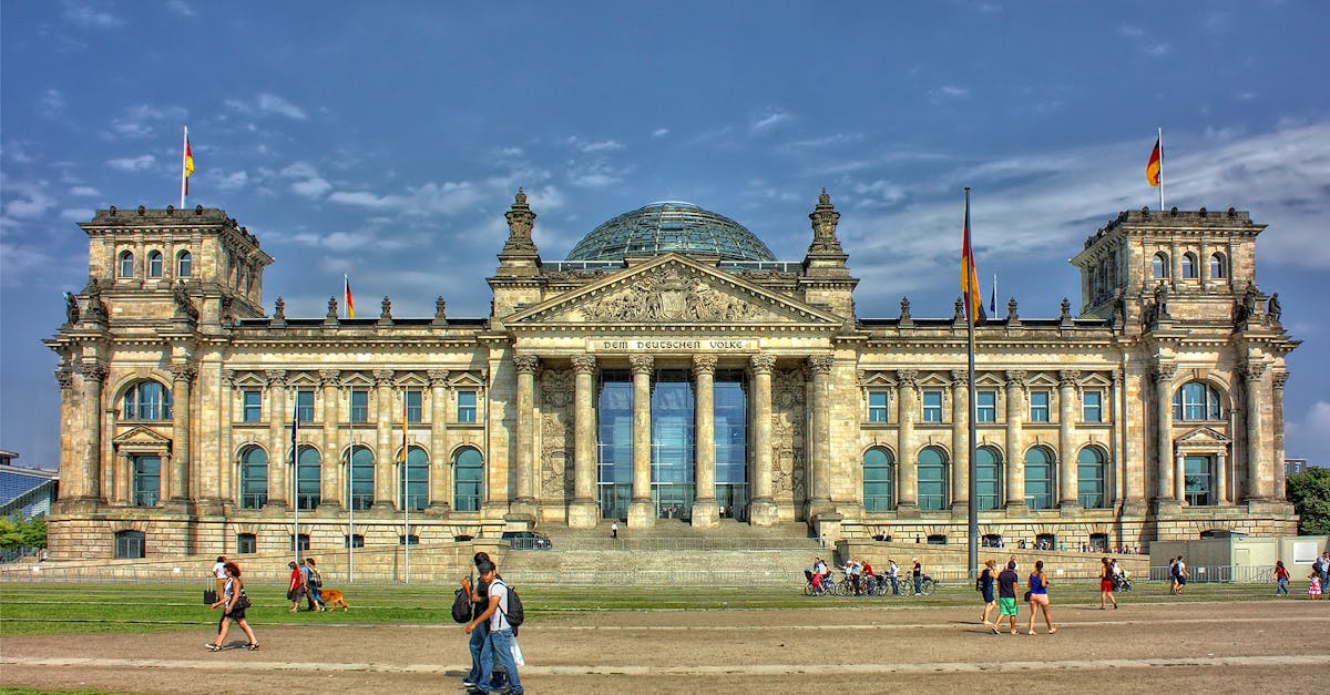 découvrez l'allemagne, un pays riche en histoire, culture et innovation. explorez ses paysages variés, de la forêt noire aux alpes bavaroises, en passant par les vibrantes villes comme berlin et munich. plongez dans la gastronomie locale, les festivals animés et le patrimoine unique qui font de l'allemagne une destination incontournable en europe.