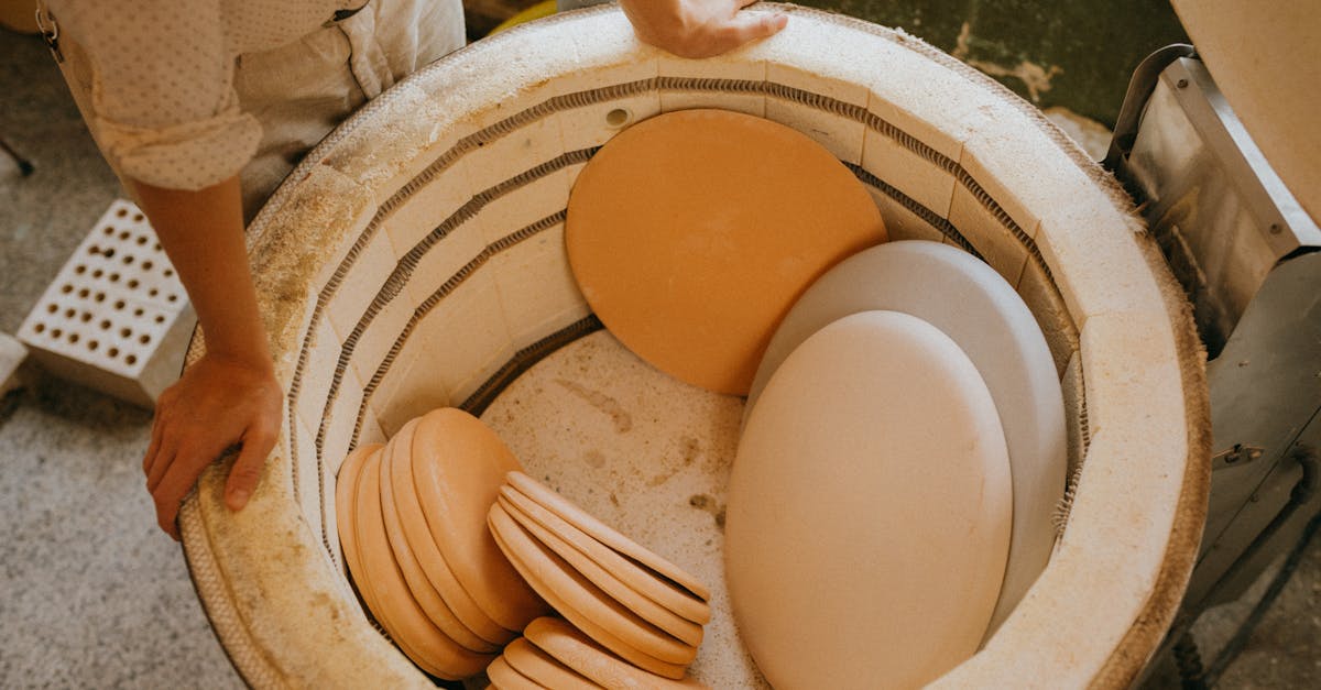 découvrez le glazing, une technique artisanale qui sublime vos desserts avec un glaçage brillant et irrésistible. apprenez à maîtriser cet art pour transformer vos créations sucrées en véritables œuvres d'art, et impressionnez vos convives avec des présentations élégantes et délicieuses.