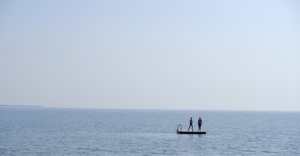 découvrez gotland, une île suédoise chargée d'histoire et de paysages à couper le souffle. entre plages dorées, villages pittoresques et vestiges médiévaux, gotland vous invite à explorer ses trésors culturels et naturels uniques.