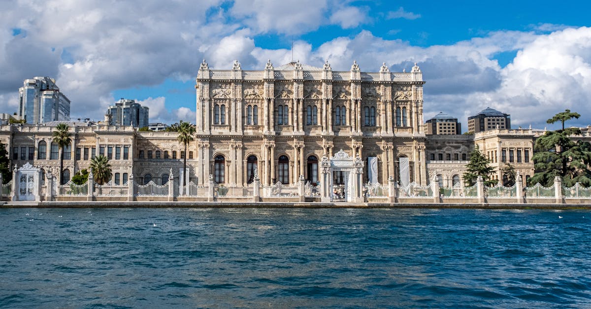 découvrez la beauté et la richesse de la grand river, un lieu idéal pour les amoureux de la nature et les passionnés d'aventure. explorez ses paysages enchanteurs, ses activités nautiques et son patrimoine culturel unique.