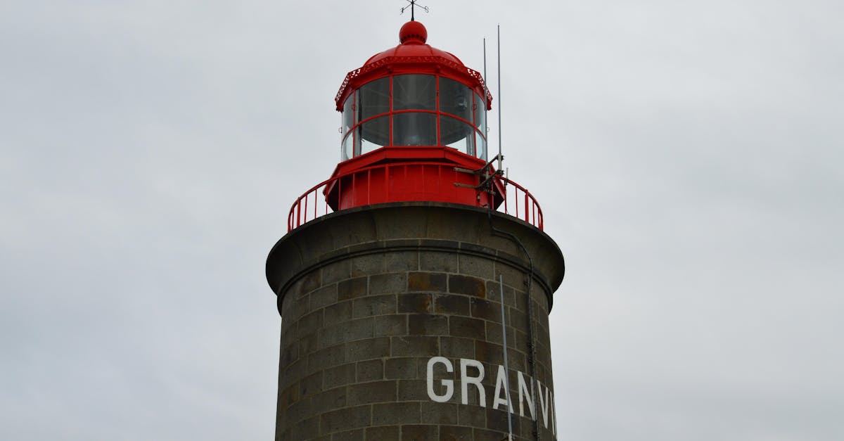 découvrez granville, une charmante station balnéaire normande, réputée pour ses plages de sable fin, son riche patrimoine maritime et ses paysages à couper le souffle. explorez ses ruelles pittoresques, ses festivals animés et dégustez des spécialités locales.