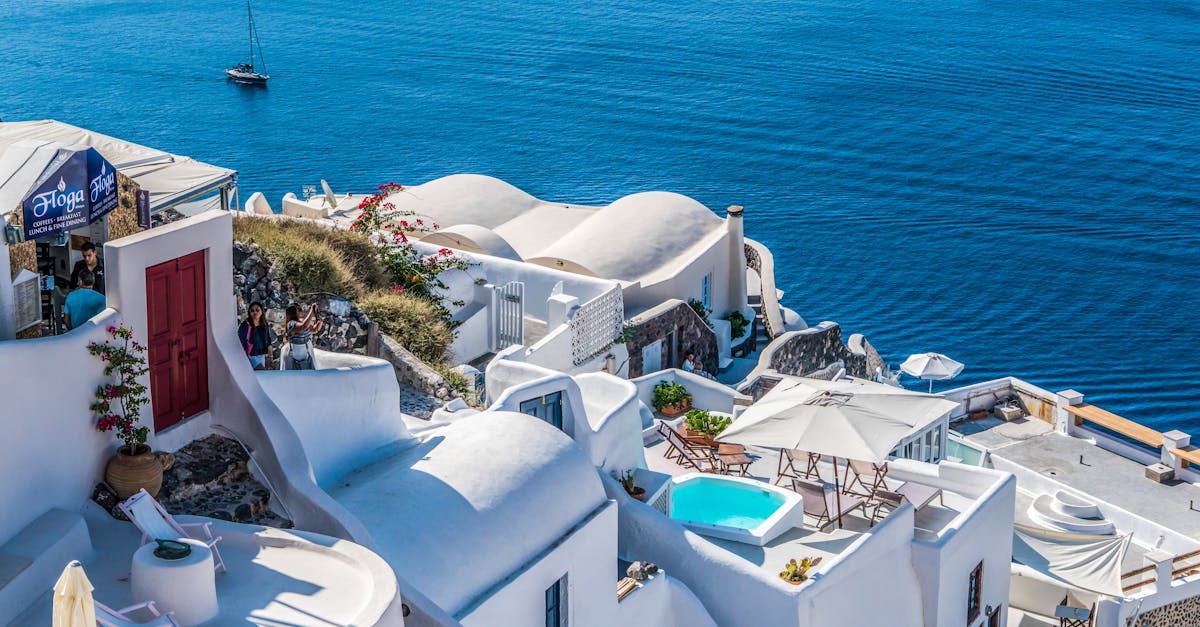 découvrez la grèce, un pays riche en histoire, paysages à couper le souffle et plages idylliques. explorez ses îles enchanteresses, visitez des sites antiques emblématiques comme l'acropole et immergez-vous dans la gastronomie méditerranéenne. la grèce vous promet des souvenirs inoubliables au cœur de la culture et de la beauté naturelle.