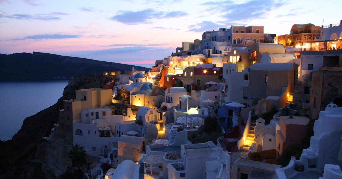 découvrez la grèce, un pays enchanteur où l'histoire rencontre la beauté naturelle. explorez ses îles paradisiaques, savourez sa cuisine méditerranéenne délicieuse et plongez dans une culture riche de mythes et de traditions. préparez votre voyage vers des paysages à couper le souffle et des sites archéologiques fascinants.