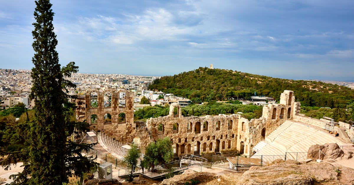 découvrez la grèce, un pays riche en histoire, en culture et en paysages à couper le souffle. explorez ses îles ensoleillées, ses sites archéologiques emblématiques et sa délicieuse cuisine méditerranéenne. plongez dans l'émerveillement de ce paradis européen.