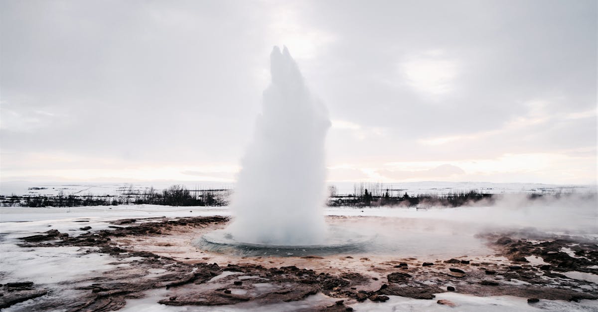 découvrez les bienfaits des sources chaudes à travers des paysages enchanteurs. plongez dans un univers de détente et de relaxation où chaleur naturelle et paysages idylliques se rencontrent, offrant une expérience inoubliable pour votre bien-être.