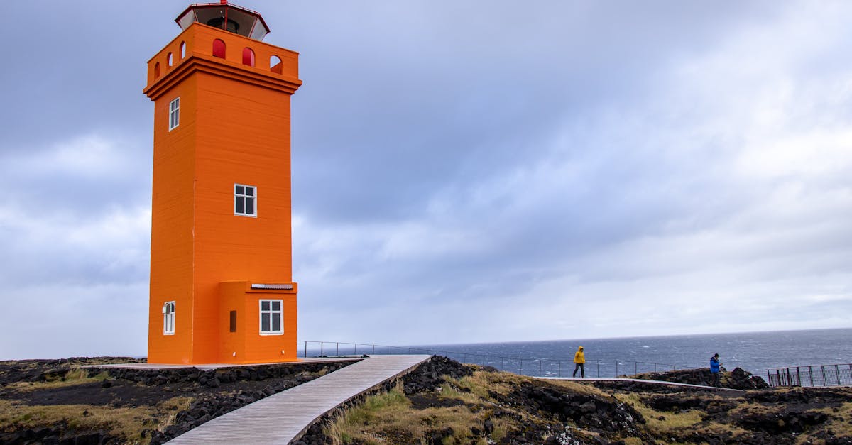 découvrez l'islande, un pays de paysages époustouflants, de geysers bouillonnants et de volcans majestueux. explorez ses glaciers, ses plages de sable noir et sa culture unique, entre tradition et modernité. un voyage inoubliable au cœur de la nature sauvage!
