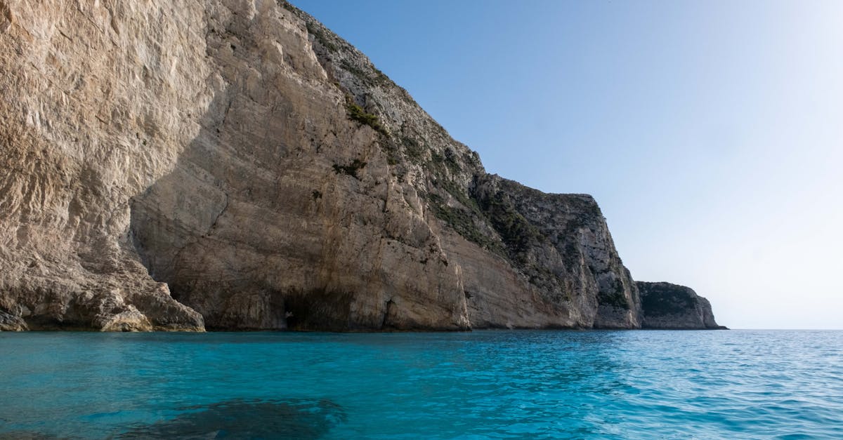 découvrez les îles ioniennes, un archipel paradisiaque en grèce, connu pour ses plages magnifiques, ses eaux cristallines et son riche patrimoine culturel. explorez corfou, zante et céphalonie, où l'histoire se mêle à des paysages à couper le souffle pour une expérience inoubliable.