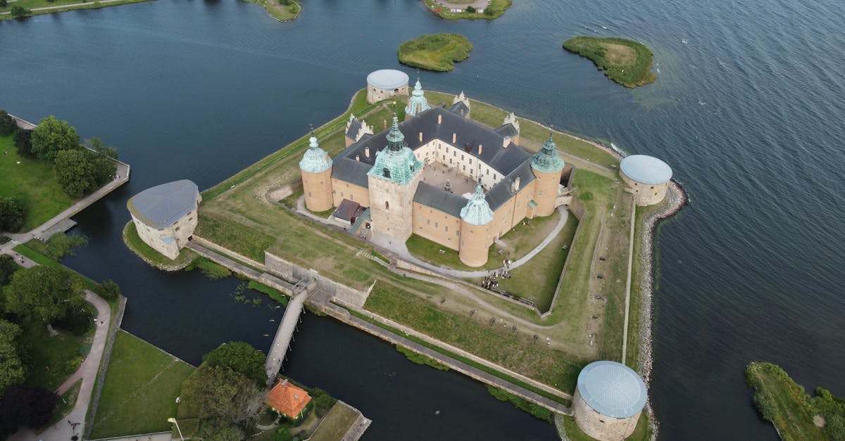 découvrez kalmar, une entreprise innovante spécialisée dans les solutions de manutention portuaire et les technologies de logistique. explorez notre gamme d'équipements de travail, de services et d'expertises conçus pour optimiser votre chaîne d'approvisionnement et améliorer l'efficacité de vos opérations.