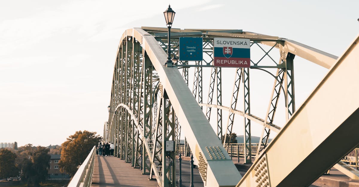 découvrez komárom-esztergom, une région riche en histoire et en culture, située en hongrie. explorez ses magnifiques paysages, ses sites historiques, et profitez des activités variées qui en font une destination idéale pour les amateurs de nature et de patrimoine.