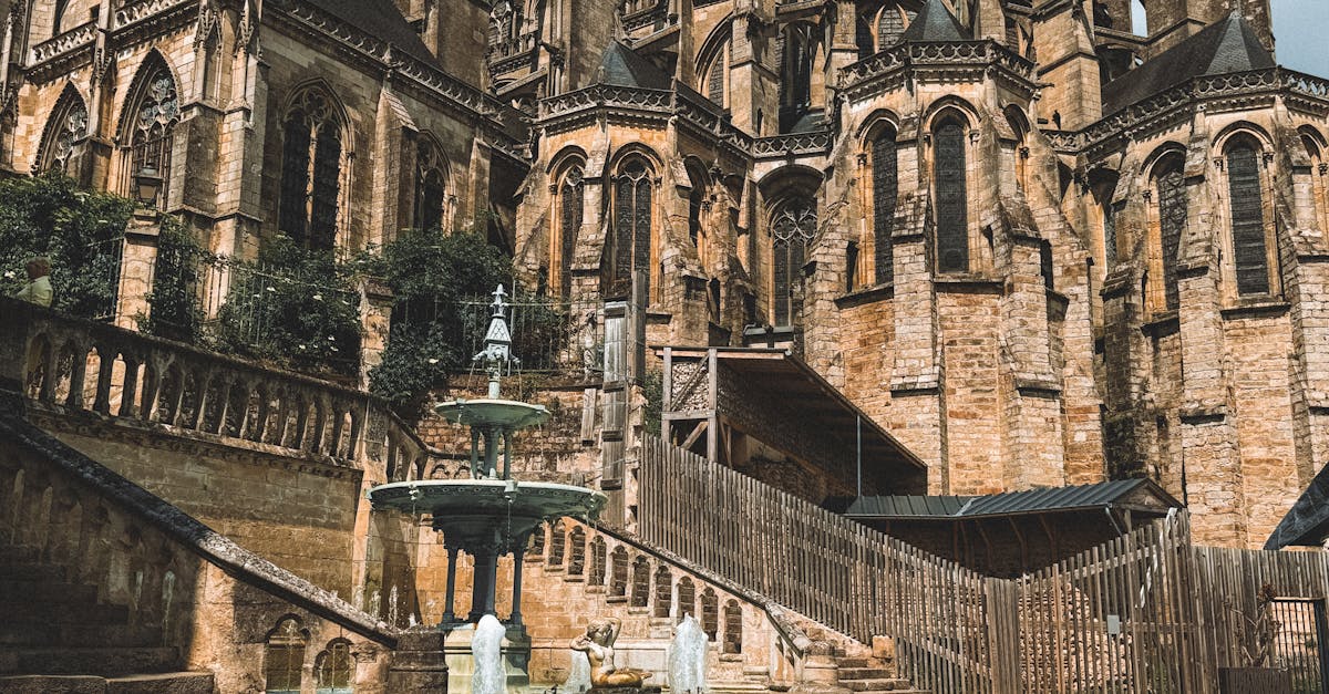 découvrez le mans, une ville riche en histoire et en culture, célèbre pour sa magnifique cité médiévale, ses courses de voitures et sa gastronomie locale. explorez ses monuments emblématiques et vivez l'authenticité de la région.