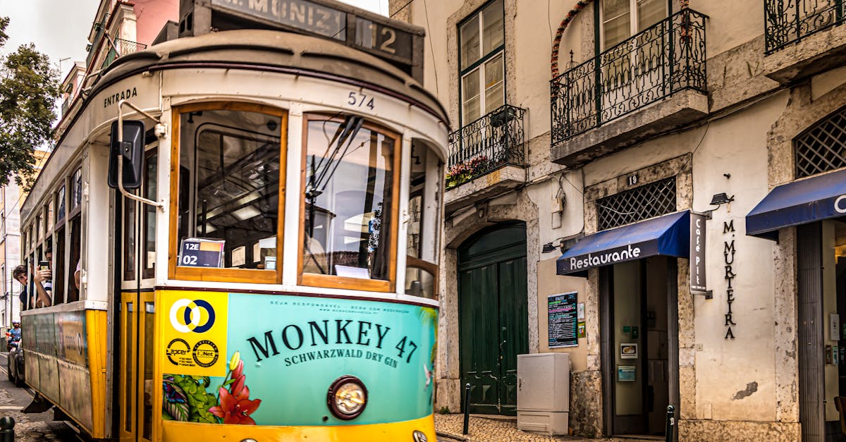découvrez lisbonne, la magnifique capitale du portugal, où l'histoire rencontre la modernité. explorez ses quartiers pittoresques, savourez la délicieuse gastronomie locale et laissez-vous envoûter par les panoramas à couper le souffle sur l'océan atlantique. partez à la découverte de cette ville pleine de charme et d'authenticité.
