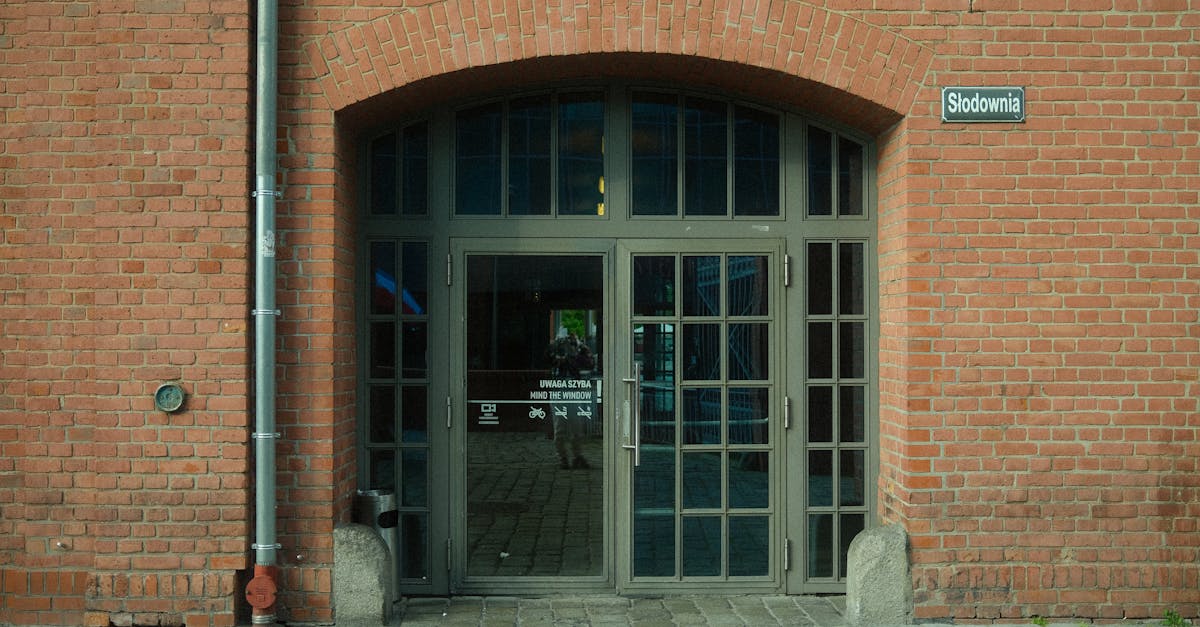 découvrez łódź, une ville polonaise au riche patrimoine culturel et à l'architecture fascinante. explorez ses musées, ses quartiers animés et sa vibrante scène artistique. idéale pour un séjour inoubliable, łódź allie histoire et modernité.