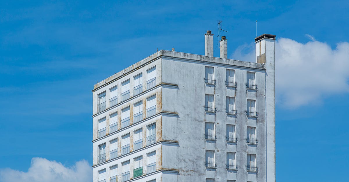 découvrez lorient, une ville dynamique de bretagne, riche en culture, histoire et paysage maritime. explorez ses ports animés, ses festivals vibrants et sa gastronomie locale, tout en profitant de la beauté des côtes bretonnes.
