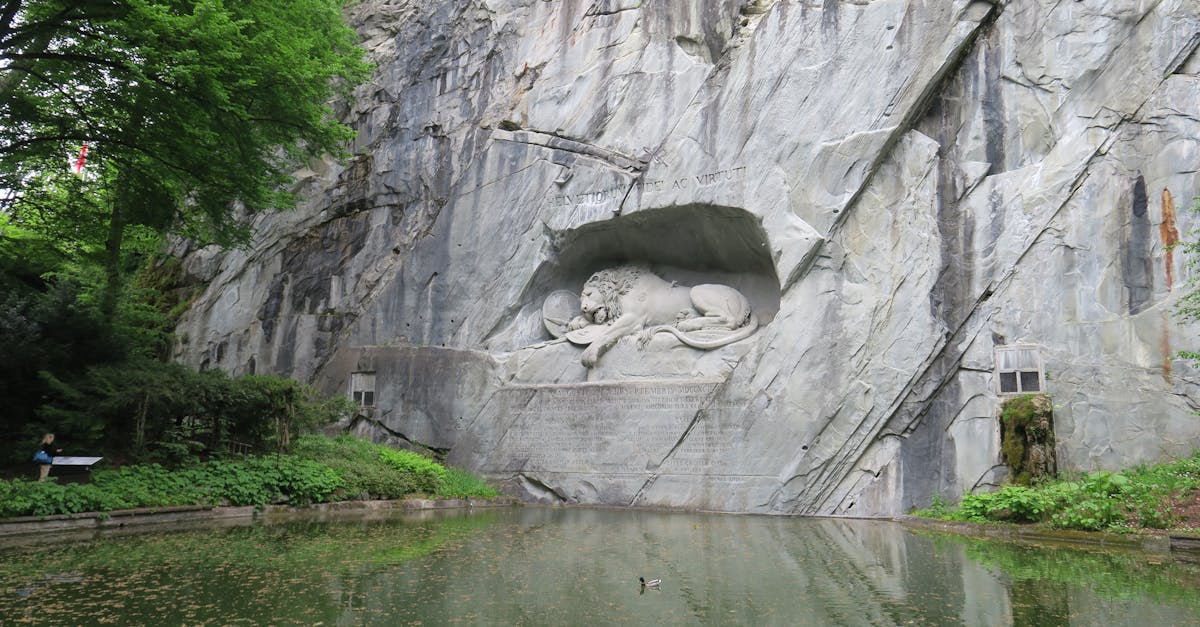 découvrez la beauté de lucerne, une ville pittoresque en suisse, célèbre pour son lac époustouflant, ses montagnes majestueuses et son riche patrimoine culturel. explorez ses charmantes rues médiévales, visitez le célèbre kapellbrücke et laissez-vous séduire par les paysages à couper le souffle de cette destination incontournable.