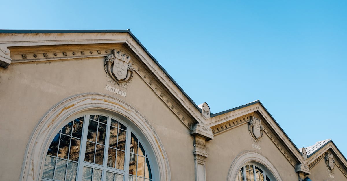 découvrez l'univers du maçon, un artisan essentiel dans la construction et la rénovation de bâtiments. apprenez tout sur les techniques, les matériaux et les projets réalisés par des professionnels du métier.