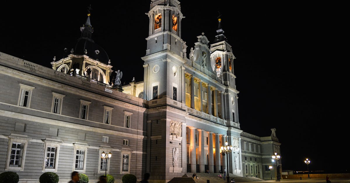 découvrez madrid, la vibrante capitale espagnole, où culture, histoire et gastronomie se rencontrent. explorez ses musées renommés, flânez dans ses parcs majestueux et savourez ses délicieuses tapas. un voyage inoubliable vous attend au cœur de cette ville fascinante.