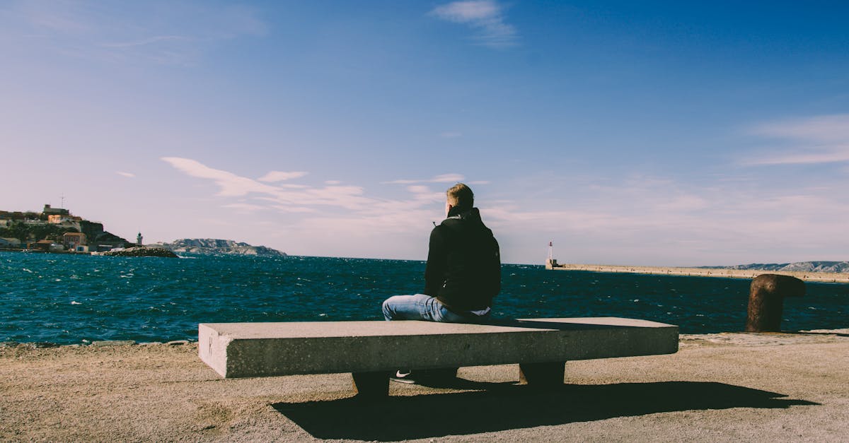 découvrez marseille, la vibrante cité phocéenne aux paysages époustouflants, à l'histoire riche et à la culture méditerranéenne. explorez ses sites emblématiques, profitez de sa gastronomie savoureuse et laissez-vous charmer par ses festivals animés et son ambiance conviviale.