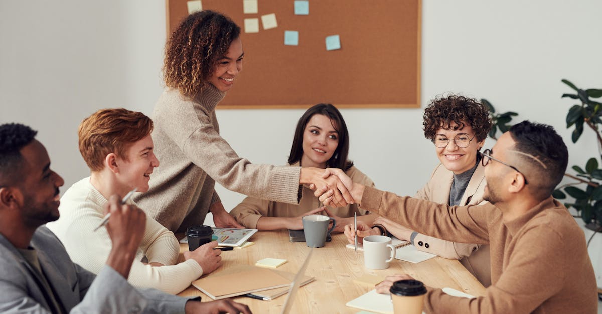 découvrez comment organiser des réunions efficaces et productives grâce à nos conseils pratiques et astuces. apprenez à optimiser votre temps et à favoriser la collaboration au sein de votre équipe.