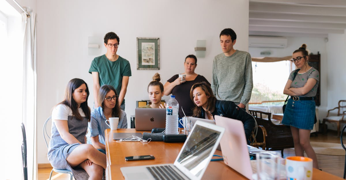 découvrez l'importance des réunions efficaces dans le monde professionnel. apprenez à organiser des meetings productifs qui favorisent la collaboration, l'innovation et la prise de décision. améliorez vos compétences en gestion d'équipe grâce à nos conseils et astuces.