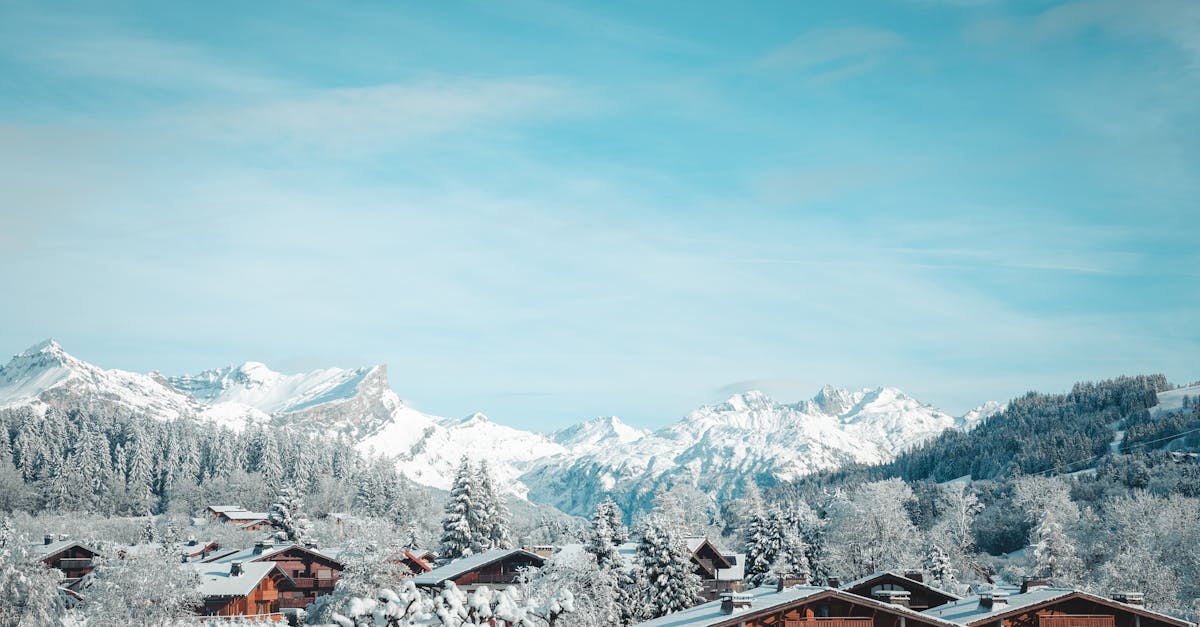 découvrez megève, une charmante station de ski française réputée pour ses paysages alpins époustouflants, ses pistes de ski variées et son ambiance chaleureuse. profitez d'activités alpinisme, de gastronomie raffinée et d'un cadre idyllique pour vos vacances. que vous soyez skieur débutant ou confirmé, megève offre une expérience inoubliable au cœur des montagnes.