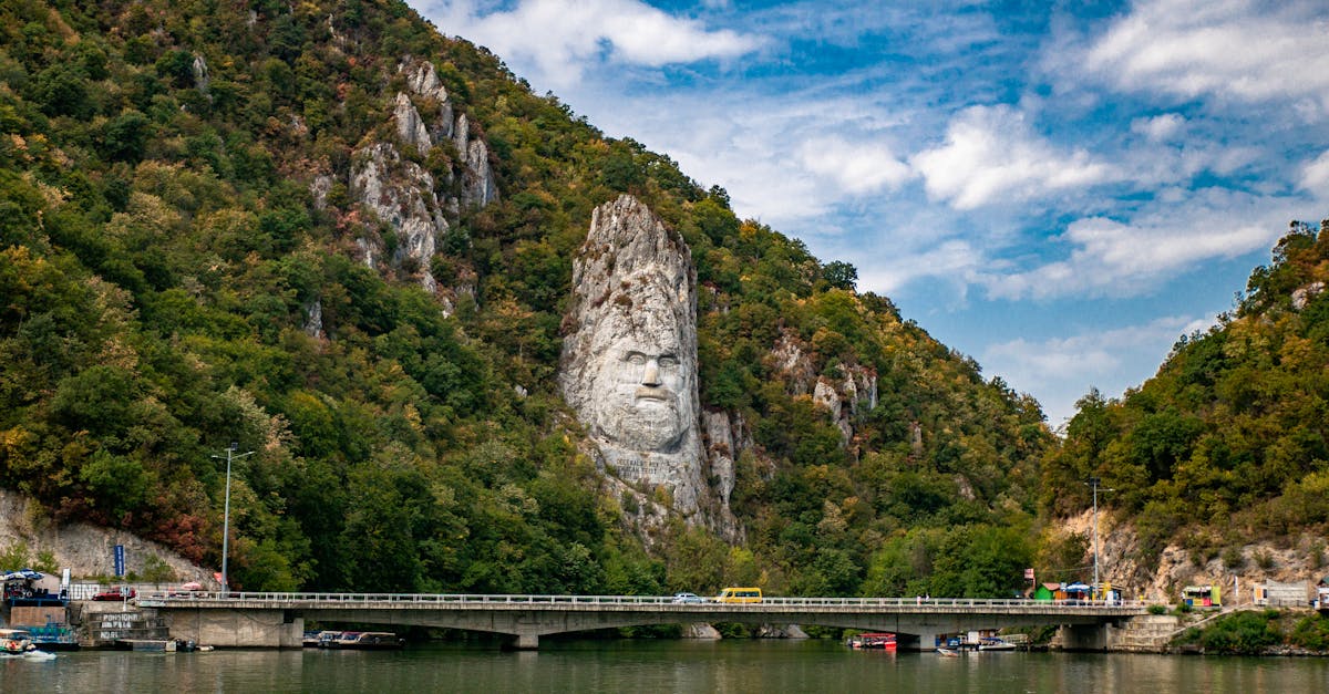 découvrez mehedinți, une région pittoresque de la roumanie, riche en paysages naturels et en patrimoine culturel. explorez ses montagnes, ses rivières et ses sites historiques fascinants pour une expérience inoubliable.