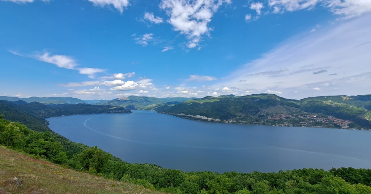 découvrez mehedinți, une région riche en paysages naturels, en histoire fascinante et en traditions authentiques. explorez ses montagnes majestueuses, ses rivières scintillantes et sa culture unique qui vous émerveillera à chaque étape de votre voyage.